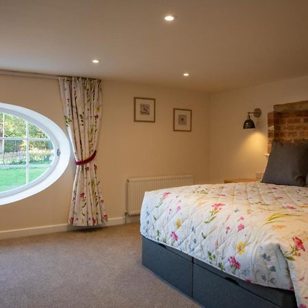 Rollestone Coach House Vila Shrewton Exterior foto